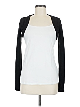 Kendall & Kylie Shrug