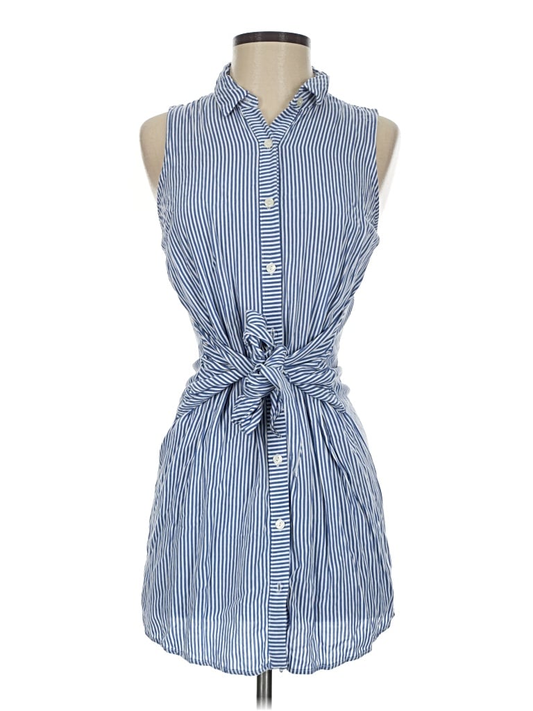 Pre-owned Forever 21 Sleeveless Button Down Shirt In Blue