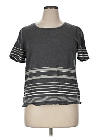 Liz Claiborne Short Sleeve T-Shirt (view 1)