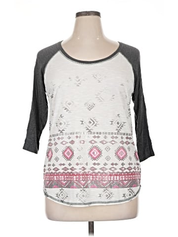Maurices 3/4 Sleeve T-Shirt (view 1)