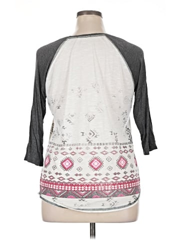 Maurices 3/4 Sleeve T-Shirt (view 2)