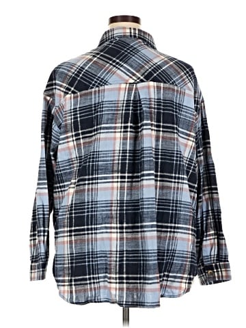 Maurices Long Sleeve Button-Down Shirt (view 2)
