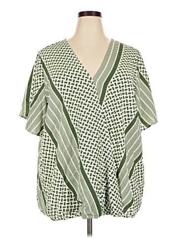 BLOOMCHIC Short Sleeve T-Shirt (view 1)