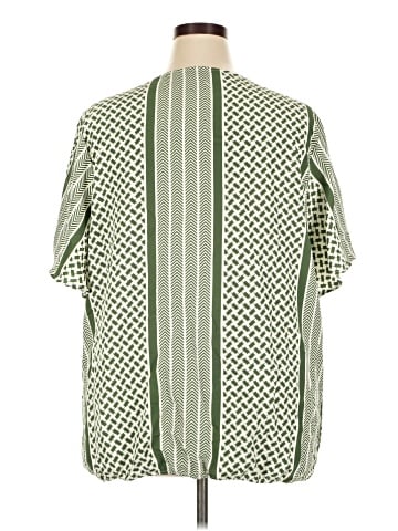 BLOOMCHIC Short Sleeve T-Shirt (view 2)