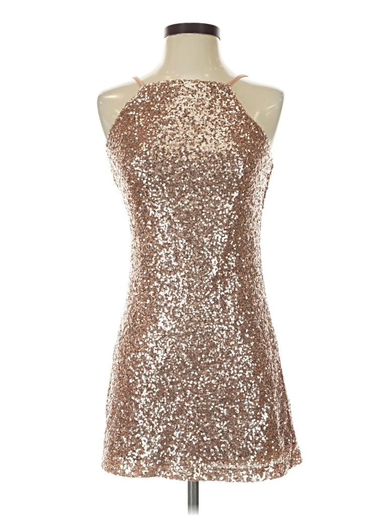 Pre-owned Lulus Sleeveless Top Gold Halter Neckline Tops