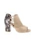 Tahari Animal Print Ivory Sandals Size 7 1/2 - photo 1