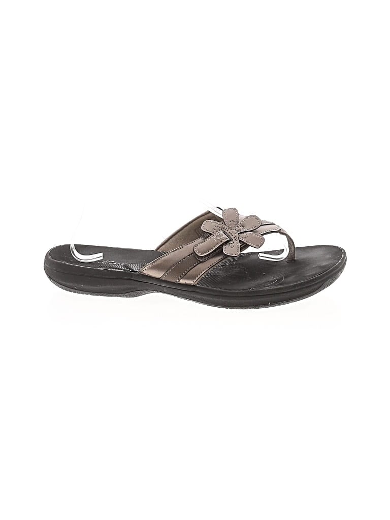Pre-owned Clarks Flip Flops In Brown