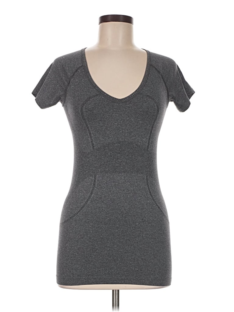 Pre-owned Lululemon Athletica Short Sleeve T-shirt In Gray