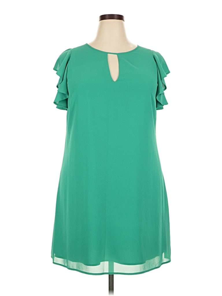 Pre-owned Vince Camuto Casual Dress In Green