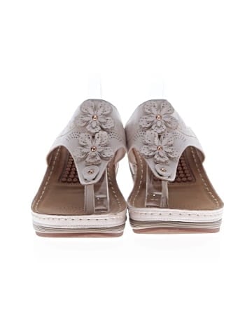 Unbranded Wedges (view 2)