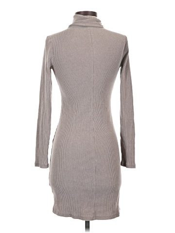 Old Navy Casual Dress (view 2)