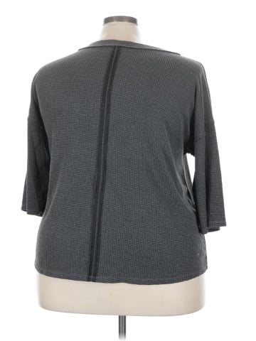 Andree by UNIT 3/4 Sleeve Top (view 2)