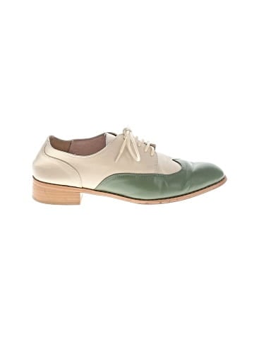 Unbranded Flats (view 1)