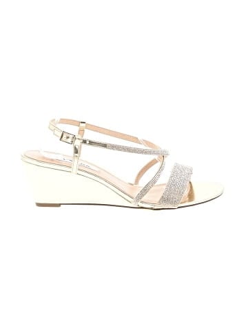Nina Wedges (view 1)
