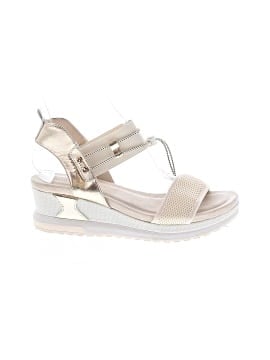 Pierre Dumas Wedges (view 1)