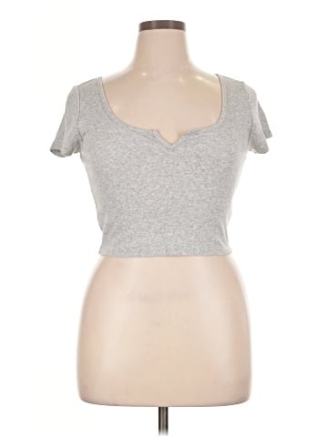 colsie Short Sleeve T-Shirt (view 1)