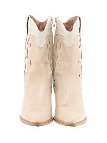 Universal Thread Boots (view 2)