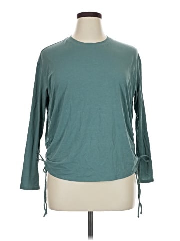 Lululemon Athletica 3/4 Sleeve Top (view 1)