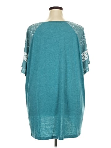 BLOOMCHIC Short Sleeve T-Shirt (view 2)