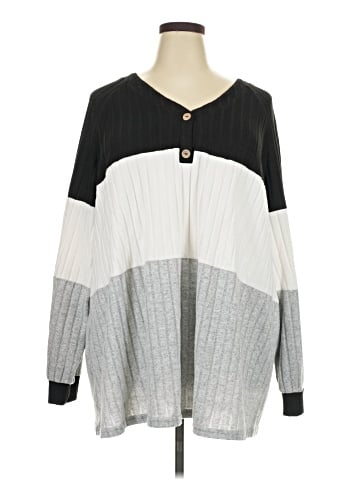 BLOOMCHIC Pullover Sweater (view 1)