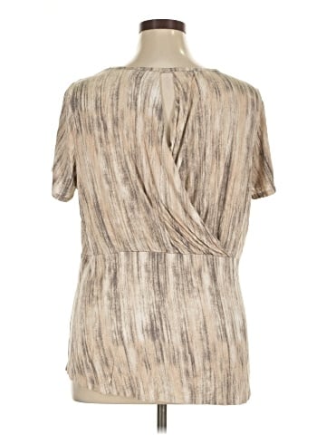 Lisa Rinna Short Sleeve T-Shirt (view 2)