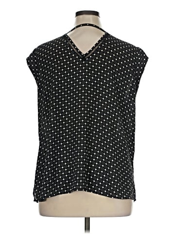 DR2 Sleeveless Blouse (view 2)