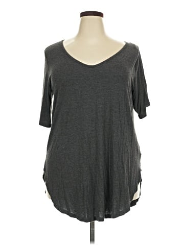 Torrid 3/4 Sleeve T-Shirt (view 1)