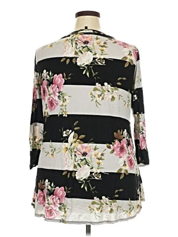 Andree by UNIT 3/4 Sleeve Top (view 2)