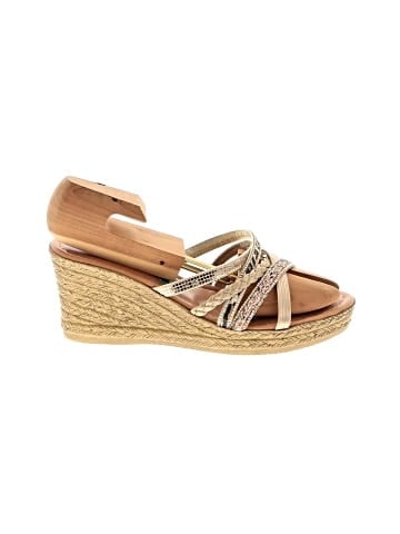 Mariella Wedges (view 1)