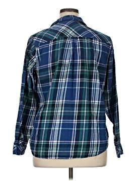 Croft & Barrow Long Sleeve Button-Down Shirt (view 2)