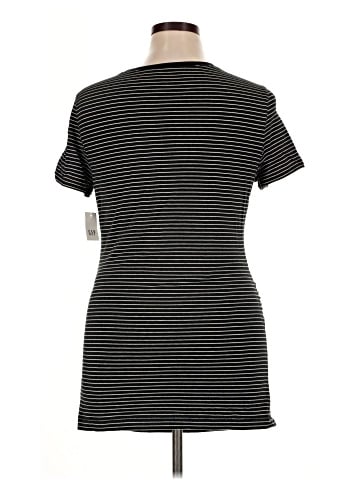 Love by Gap Short Sleeve T-Shirt (view 2)