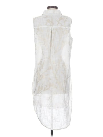 Neiman Marcus Sleeveless Button-Down Shirt (view 2)
