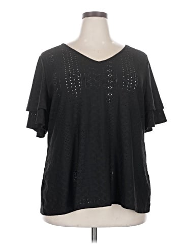 BLOOMCHIC Short Sleeve T-Shirt (view 1)