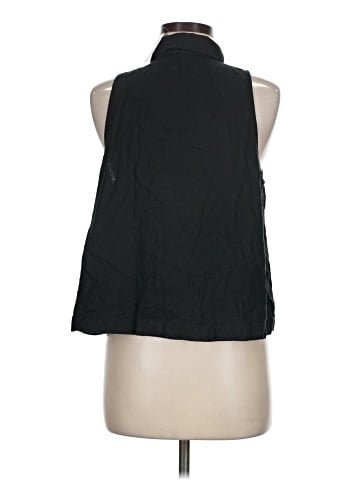 Gap Sleeveless Button-Down Shirt (view 2)