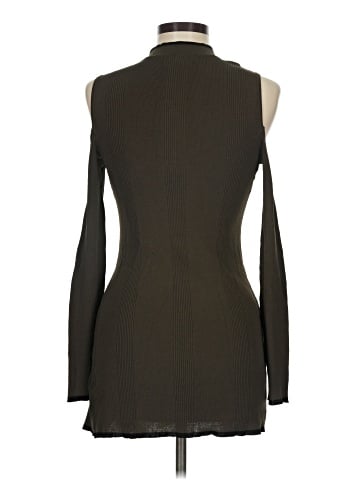 Romeo & Juliet Couture Long Sleeve Turtleneck (view 2)
