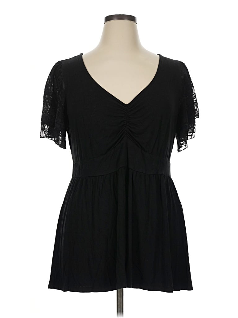 Pre-owned Torrid Short Sleeve T-shirt In Black