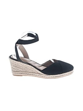 Kelly & Katie Wedges (view 1)