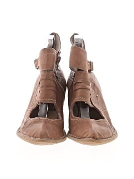 Khriò Ankle Boots (view 2)