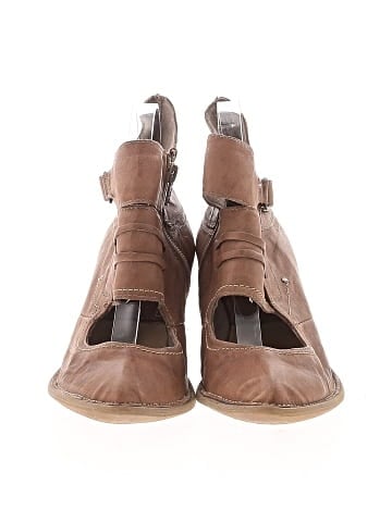 Khriò Ankle Boots (view 2)