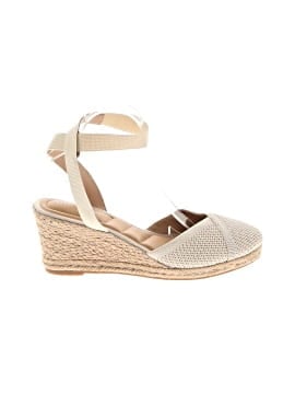 Kelly & Katie Wedges (view 1)