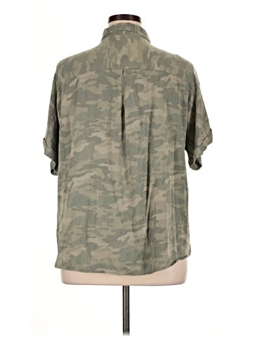 Maurices Short Sleeve Button-Down Shirt (view 2)
