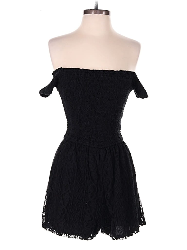 Pre-owned Hollister Romper In Black