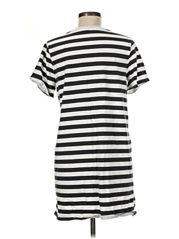 Old Navy Casual Dress (view 2)