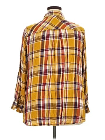 Terra & Sky 3/4 Sleeve Button-Down Shirt (view 2)