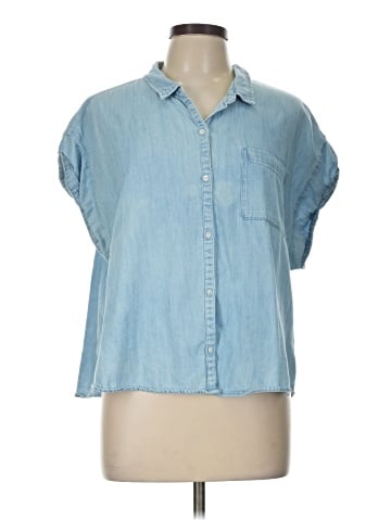 Old Navy Short Sleeve Button-Down Shirt (view 1)