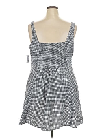 Old Navy Casual Dress (view 2)