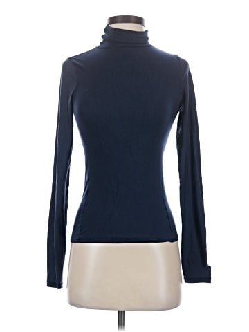 Lululemon Athletica Long Sleeve Turtleneck (view 1)