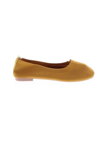 Unbranded Flats (view 1)