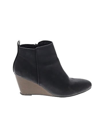 XOXO Wedges (view 1)