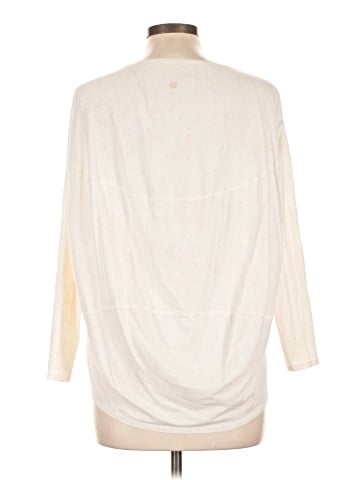 Lululemon Athletica 3/4 Sleeve T-Shirt (view 2)